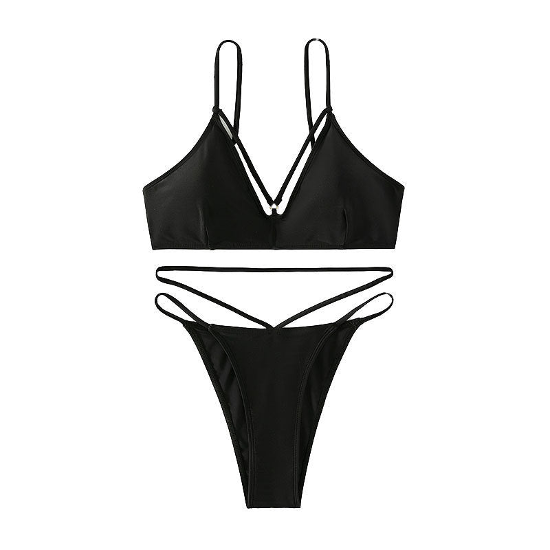 Svart dam triangelbikini med chic design och justerbara axelband för en personlig stil.