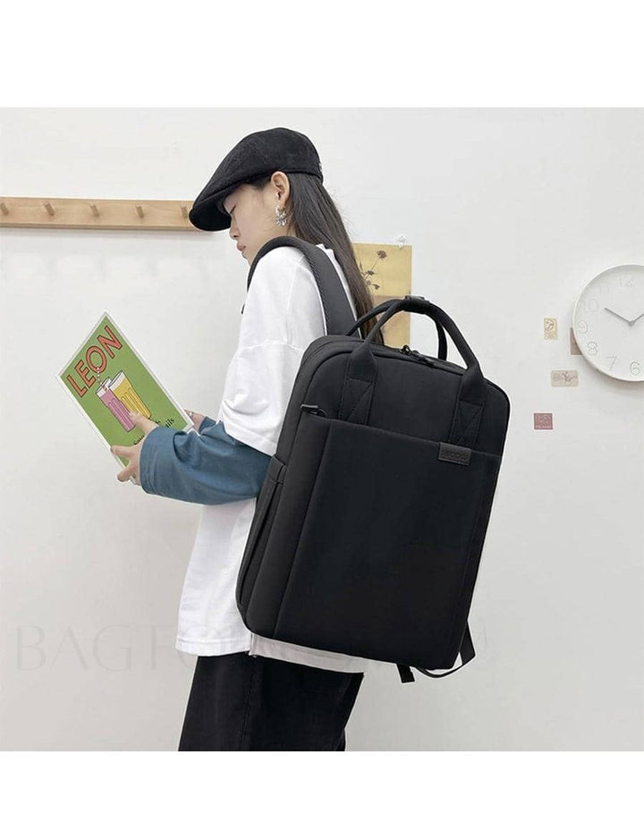 Unisex ryggsäck i korallrosa, vattentät med skydd för laptop, stilren och organiserad.