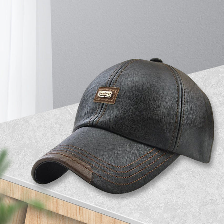 "Svart unisex PU läderkeps, justerbar med värmeisolering, klassisk design för både män och kvinnor, perfekt för kallt väder."