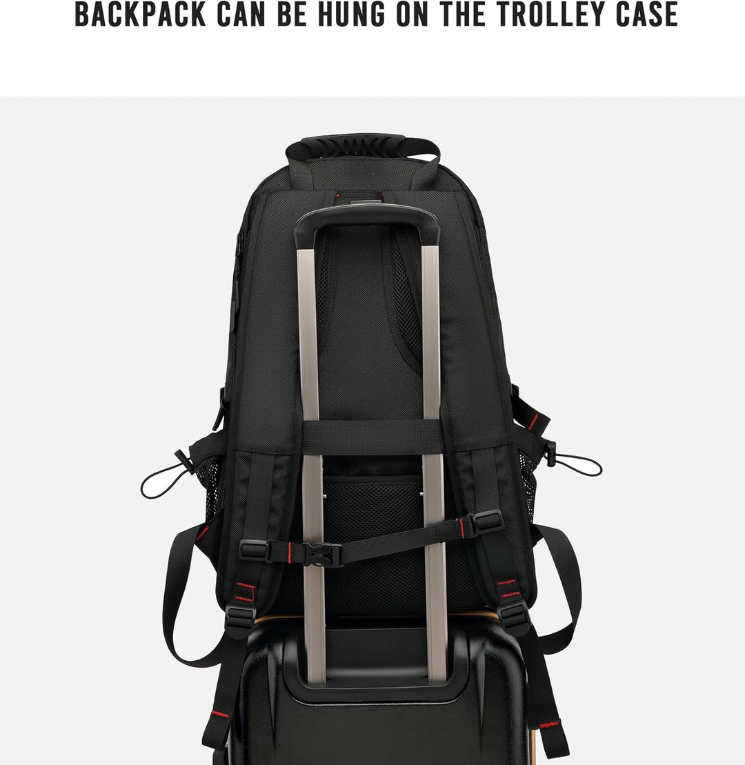 Öppen TravelMax ryggsäck som visar rymliga huvudfack, laptopfack & sidofickor för organiserad förvaring.