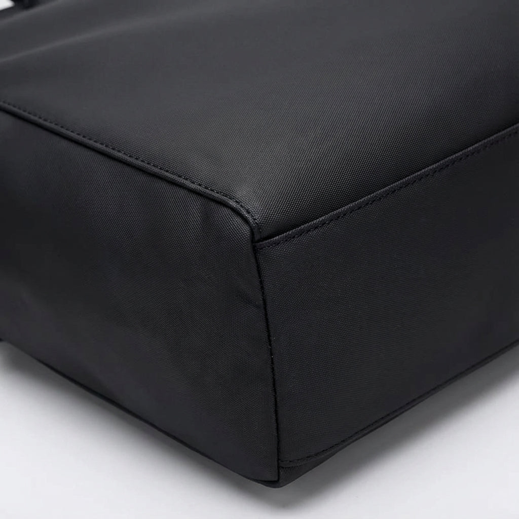Stilren unisex axelväska för laptop, ergonomisk design för bekväm pendling och affärsresor.