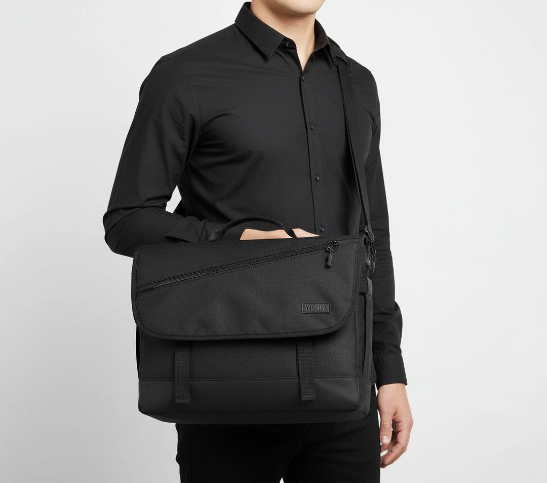 Unisex svart laptopväska, vattentålig och mångsidig. Passar 14-17" bärbar dator, idealisk för skola/arbete.