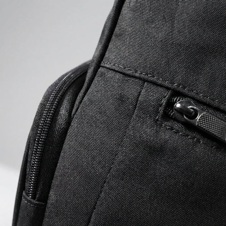 Robust 50L Venturo rolltop-ryggsäck i svart för pendling & vardag. Vattentät med säkert laptopfack & gott om plats.