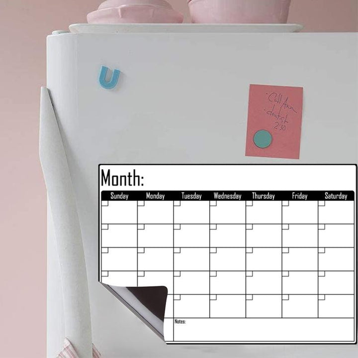 Svart-vit magnetisk kylskåpskalender av PET, visa tydlig veckoplanering; perfekt för köksorganisation och familjesamordning.