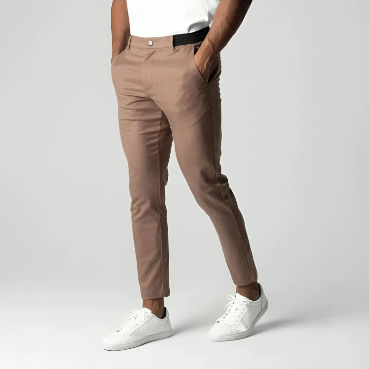 Två par Adam herrbyxor: svarta och khaki. Avsmalnande passform, slim fit, stretch för komfort.