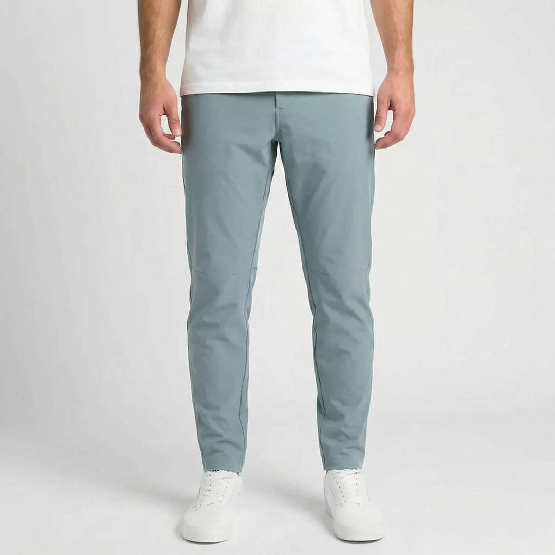 Bekväma slim fit herrbyxor med raka ben, designade för både vardag och formella tillfällen.