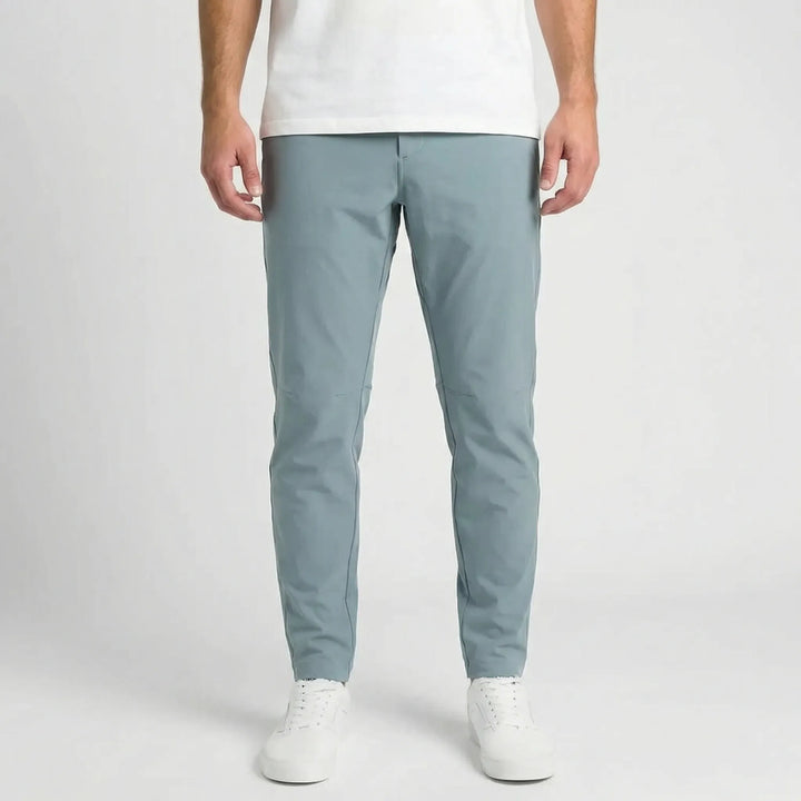 Bekväma slim fit herrbyxor med raka ben, designade för både vardag och formella tillfällen.