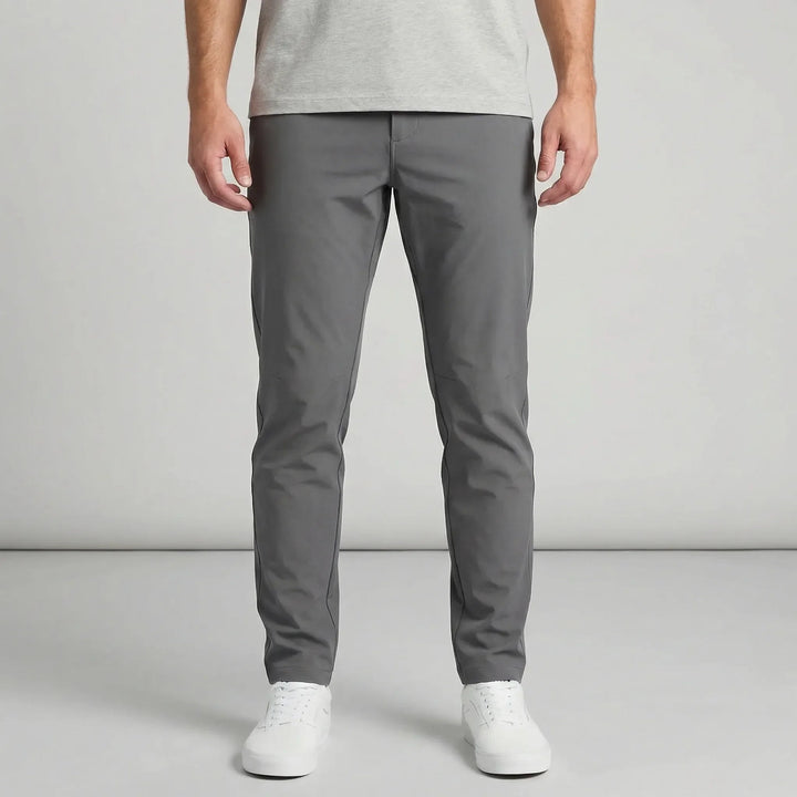Herrbyxor slim fit med raka ben, en garderobsfavorit för mångsidighet och tidlös stil.