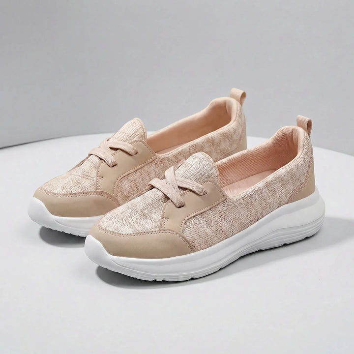 Svarta Phoebe slip-on skor, perfekta bekväma vardagsskor för damer med fotvalvsstöd.