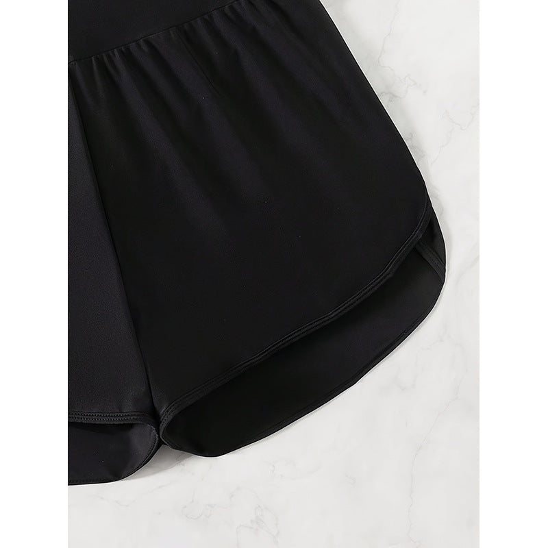 Damshorts svarta, sportiga med hög midja och lös passform. Bekväma shorts för sommar och fritidsbruk.