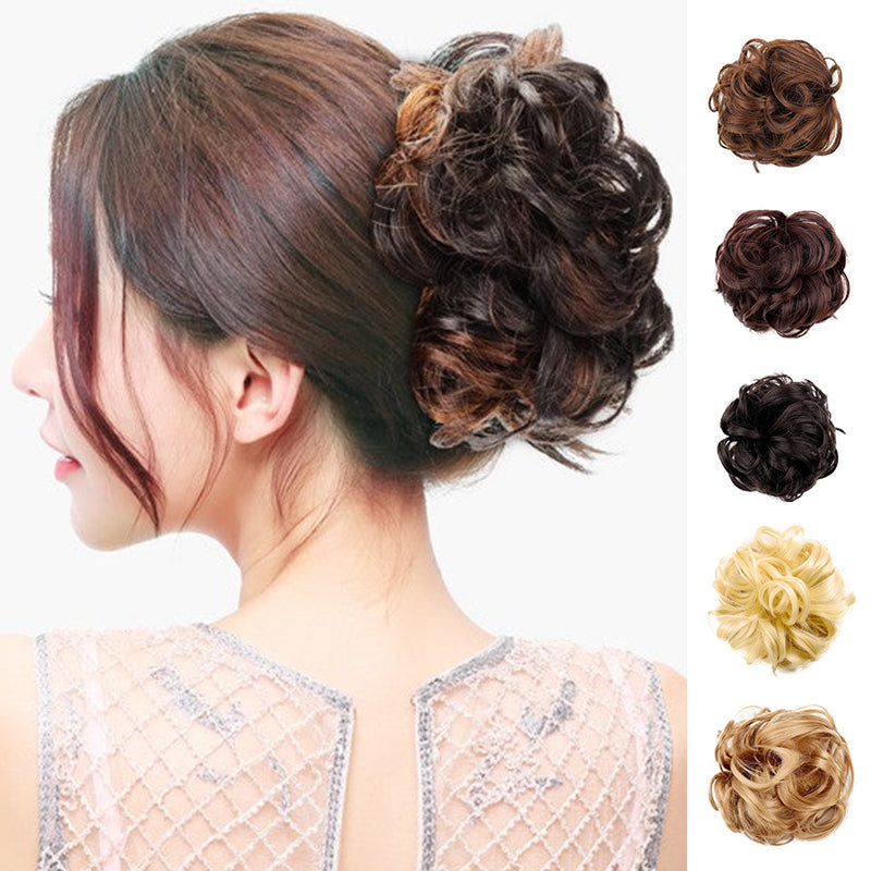 "Syntetisk damhårknut med blomdetalj, värmebeständig och fyllig look, enkel att fästa, elegant för alla tillfällen."