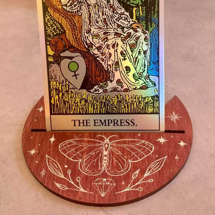 "Tarotkort för nybörjare med klara bilder, perfekt för mystikutforskning. Rider Waite-inspirerat med guidebok."