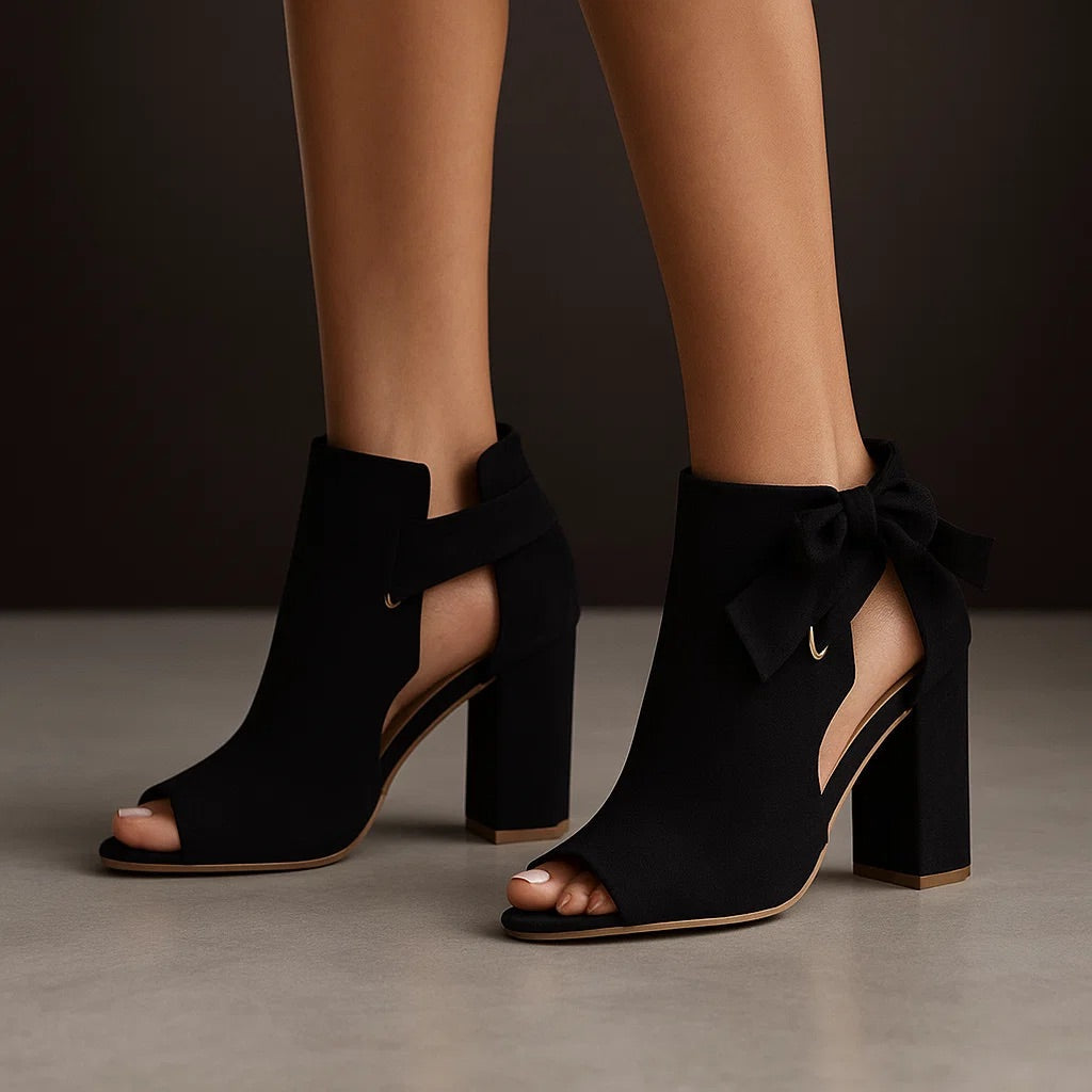 Stilrena peep toe-klackar för dam med detaljerad rosett