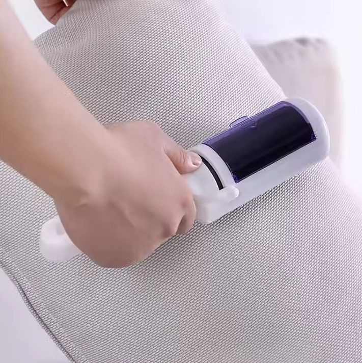Ergonomisk djurhårsrengörare för möbler och kläder, lätt att använda och rengöra för ett pälsfritt hem.