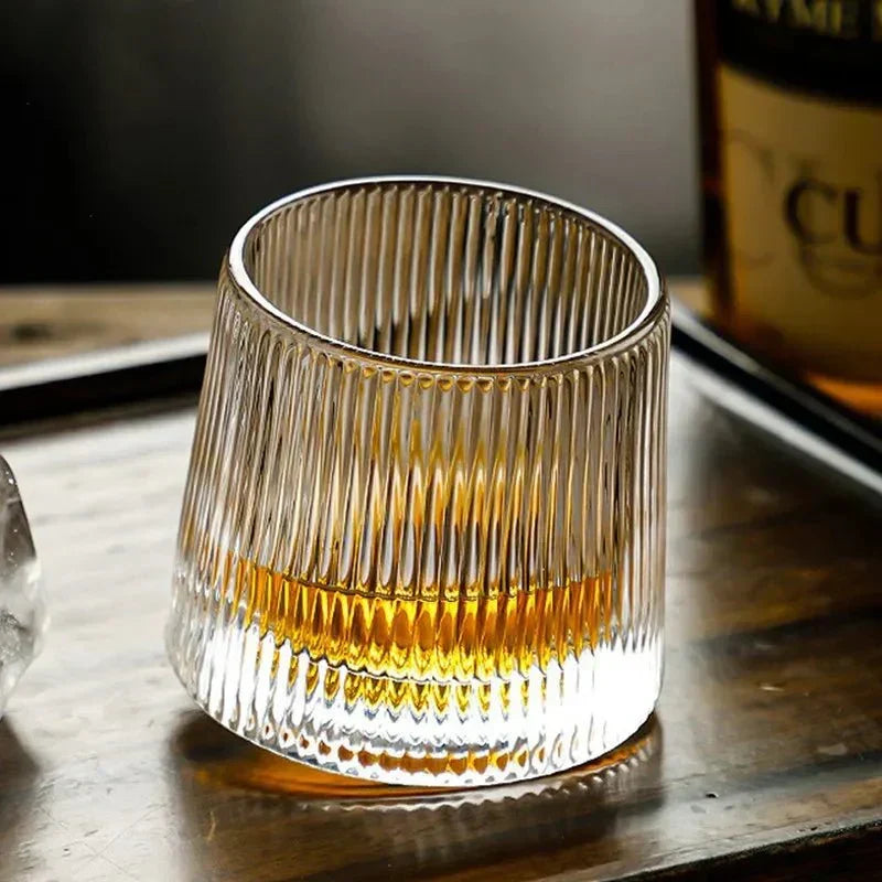 Stilrent 160 ml whiskyglas som snurrar, perfekt presenttips
