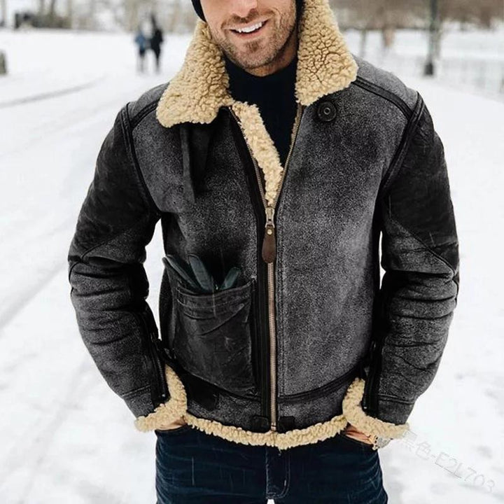 Herrjacka med krage i varm lammfälls-stil. Tidlös modejacka för stilsäkra män under höst och vinter.