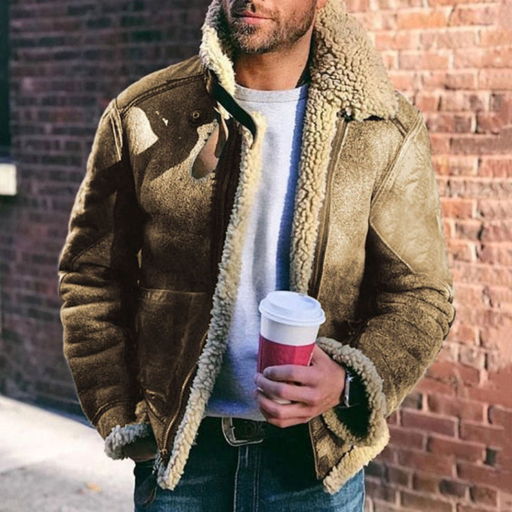 Svart herrjacka i mjuk lammfälls-stil med krage. Perfekt höst- och vinterjacka för en casual look.