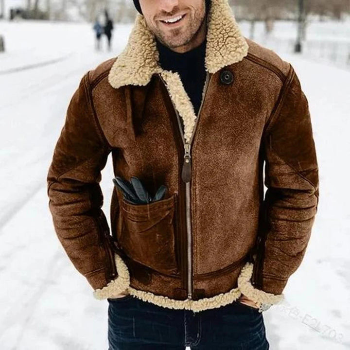 Brun casual herrjacka i lammfälls-stil. En snygg och varm vinterjacka med klassisk krage för män.