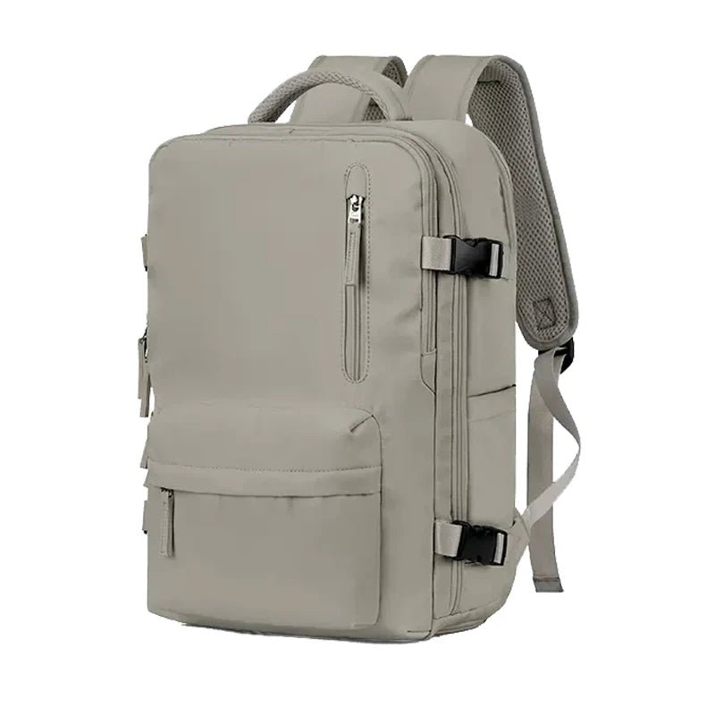 TrailSafe Pro ryggsäck på marken, redo för att packas inför nästa stora äventyr.