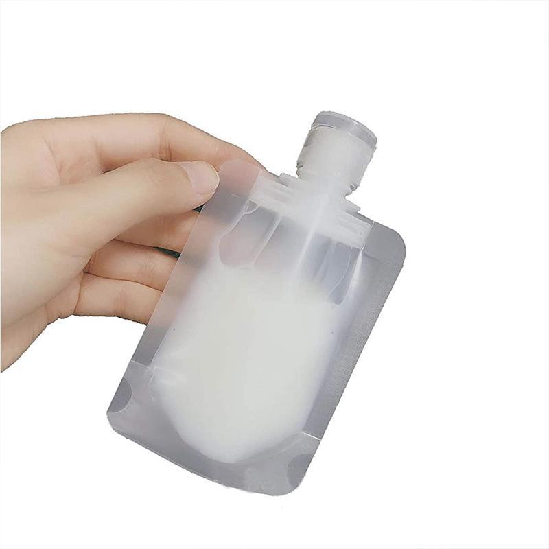 "Transparent påfyllningsbara reseflaskor set, kompakt design för schampo och duschgel, miljövänligt material."
