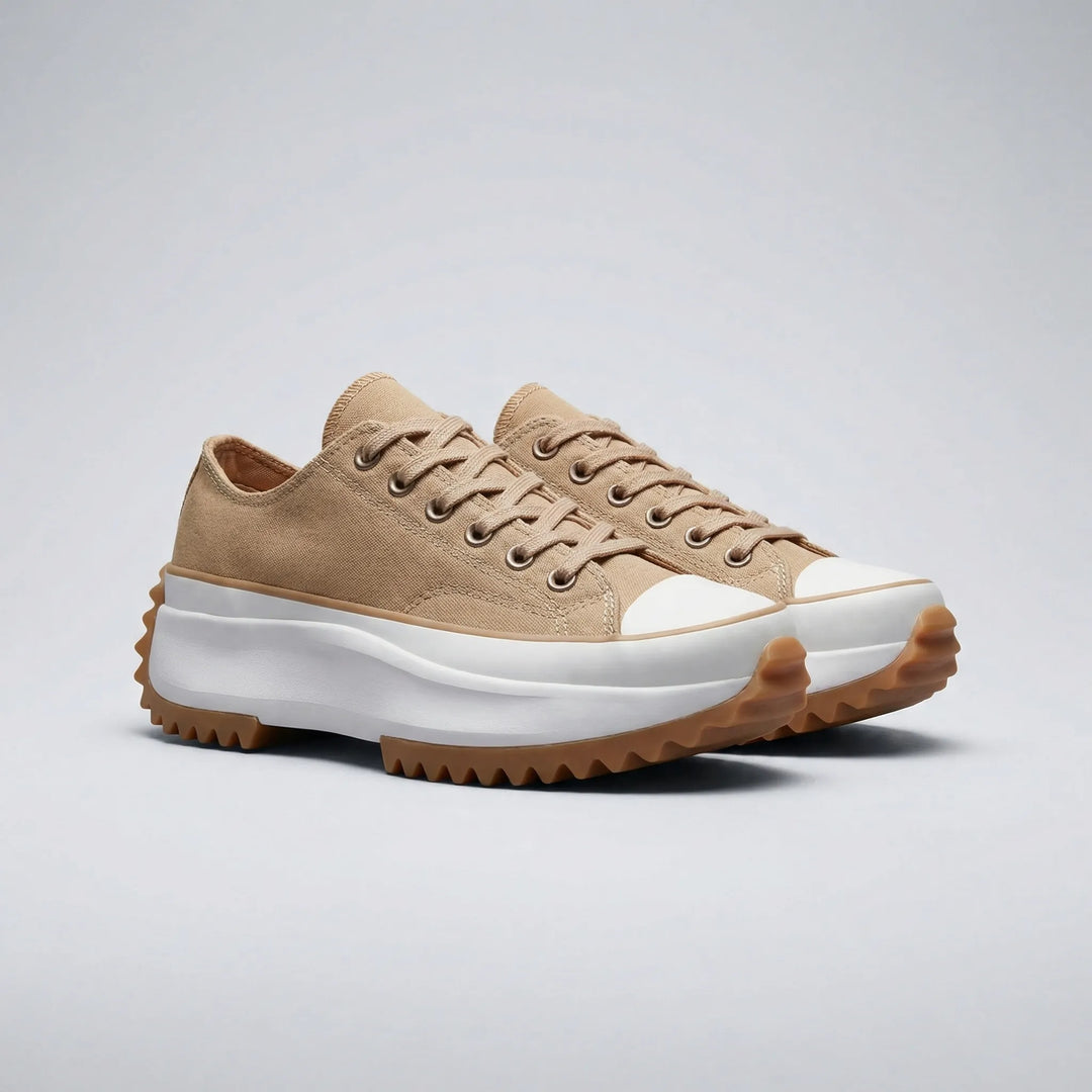 Sidovy av modern dam platåsneaker "Ashley". Tjock sula för extra höjd och stil.