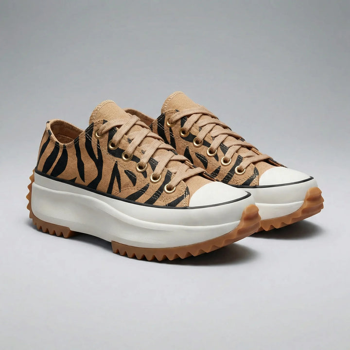 Elegant dam platåsneaker "Ashley" med snörning, i helbild. Kombinerar mode och komfort.