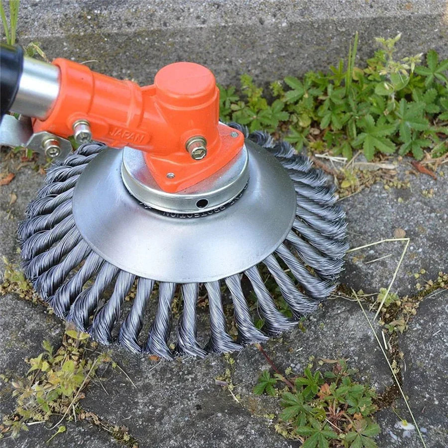 Trimmerhuvud i kolstål som rensar ogräs mellan stenplattor