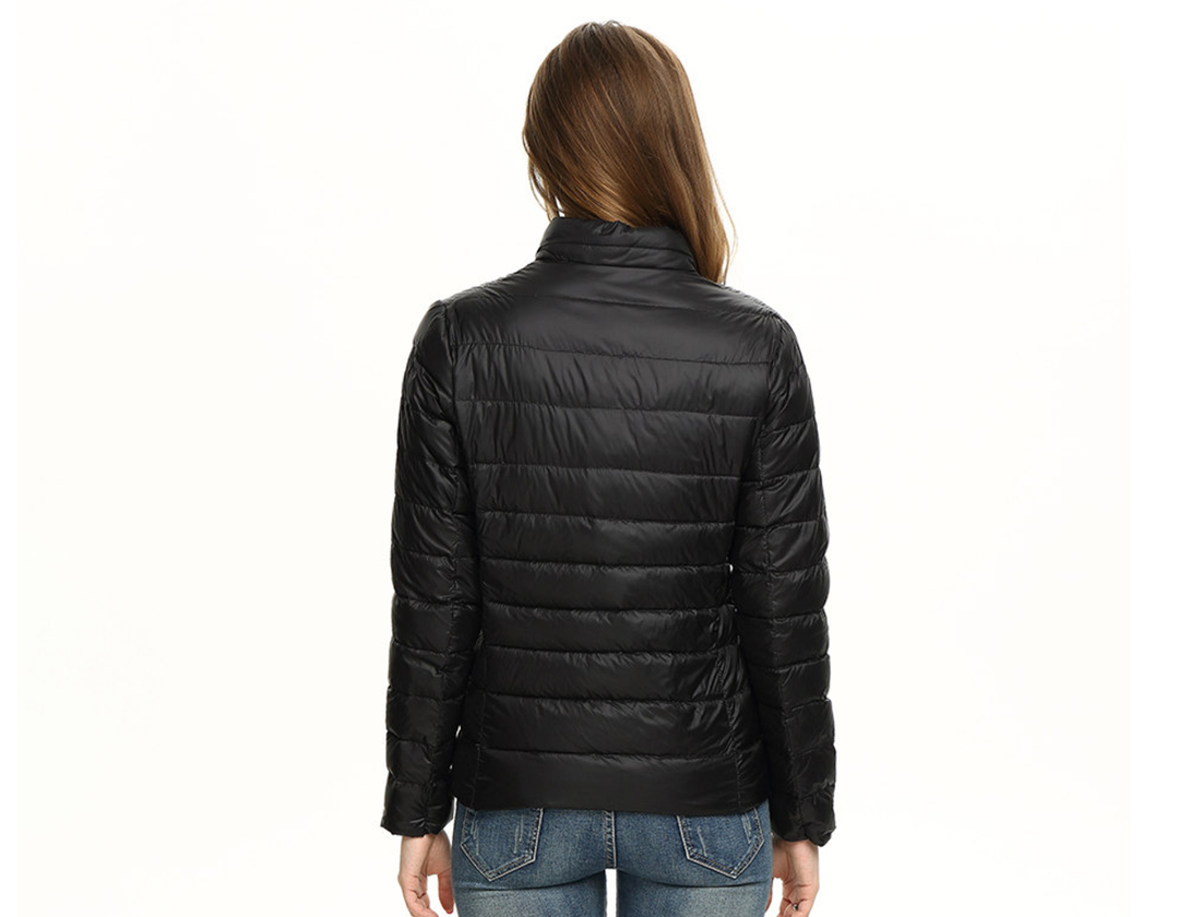 Damjacka Alina i fjäderlätt design för vinter och höst