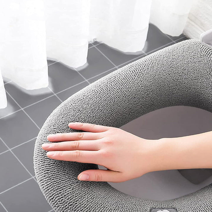 Ultra tjock toalettsitsöverdrag av polyester, elastisk passform, ljusrosa, bekväm och värmande lösning för kalla toaletter.