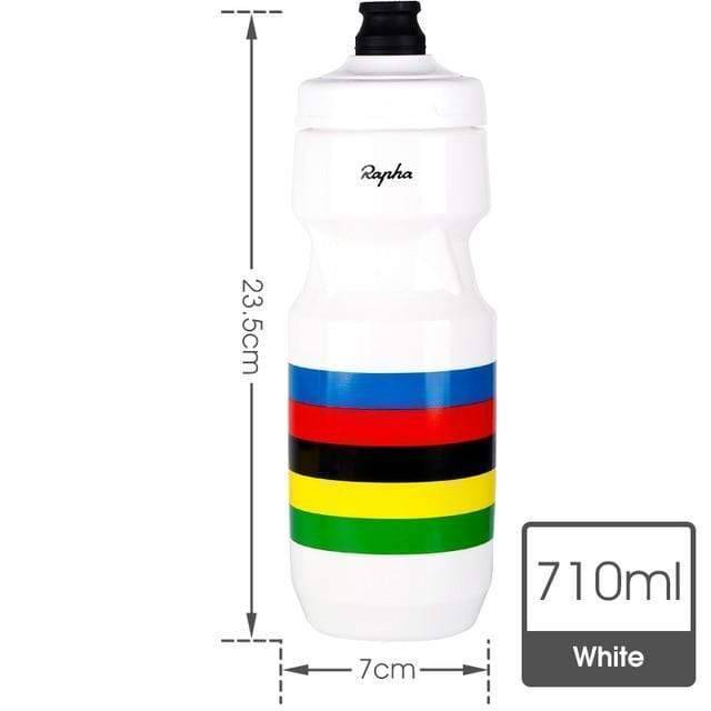 Vit cykelflaska med måttangivelse på 23.5 cm höjd för 710 ml volym