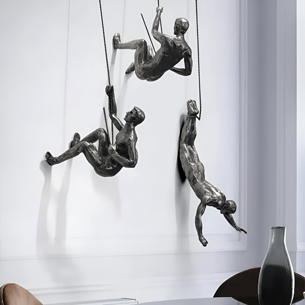 Konstnärligt set med klättrande män i harts, elegant väggdekoration för modern design.