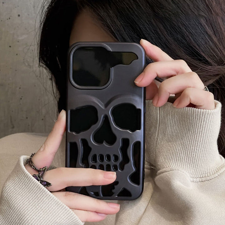 "Unikt dödskalleskal för iPhone med elegant plätering, erbjuder stilfullt skydd och trendig telefontillbehörsdesign."