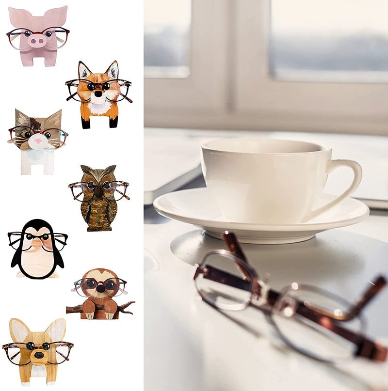 Unikt trä glasögonställ med djurdesign som gris och katt, perfekt för hemmet. Dekorativ och funktionell inredningsdetalj.