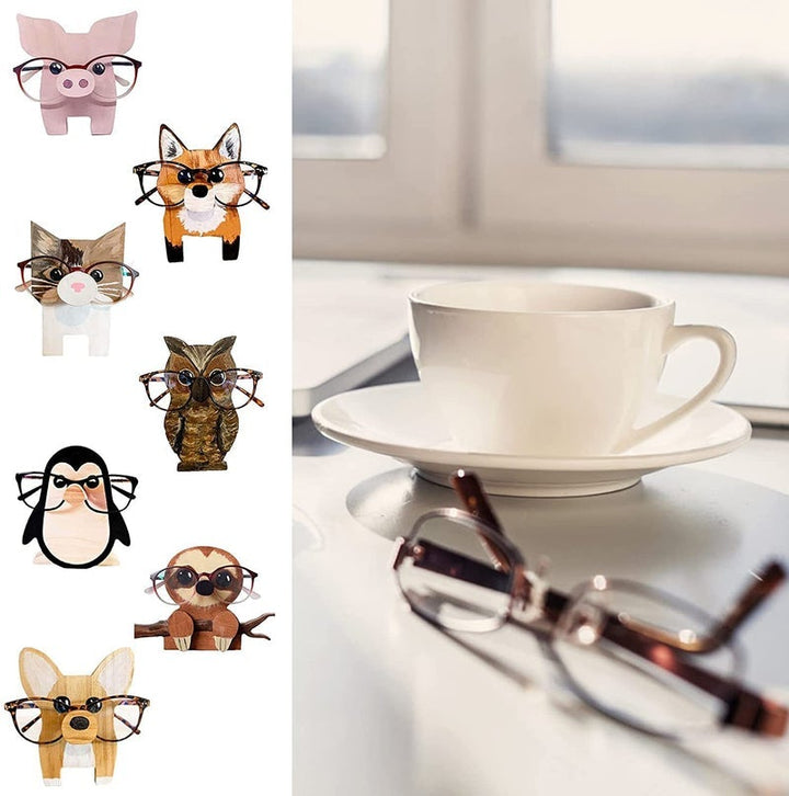Unikt trä glasögonställ med djurdesign som gris och katt, perfekt för hemmet. Dekorativ och funktionell inredningsdetalj.