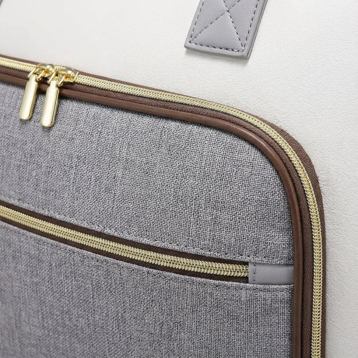 Organiserad packning med smarta packkuber, necessär & skopåse från ett praktiskt 4-delat reseset.