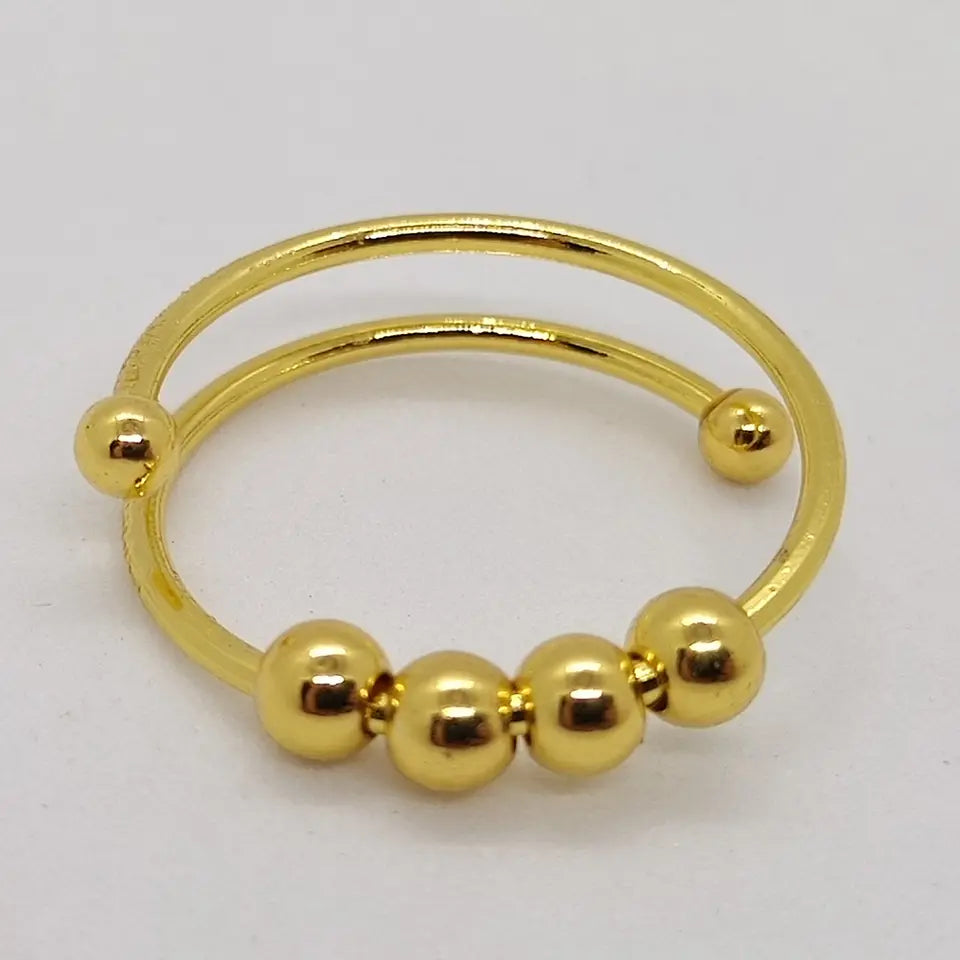 Guldpläterad Serena anti-stress ring för lugn och återfå fokus. Unisex smycke, perfekt present.