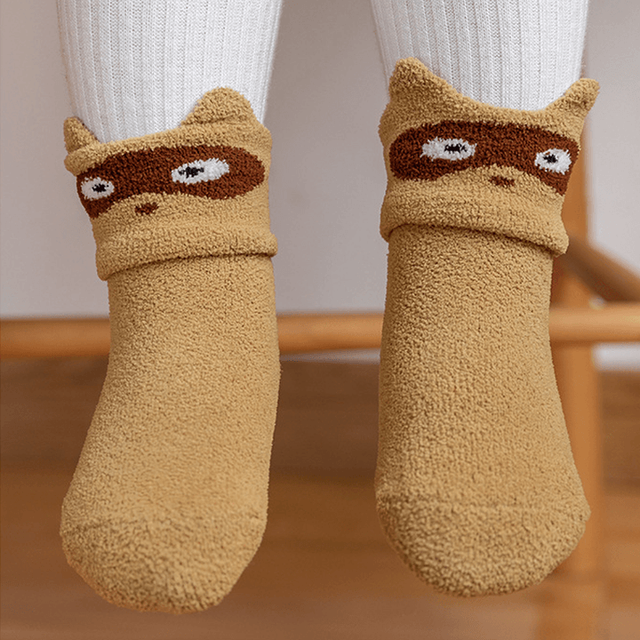 "Unisex baby anti-halk golvstrumpor med färgglada djurmotiv, perfekt för lek på trägolv och släta ytor."
