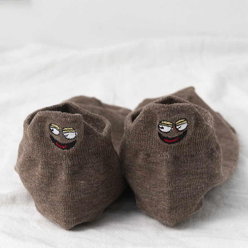 "Unisex broderade crew strumpor, japansk stil med smiley-mönster, mångsidig och elegant design, för alla årstider."