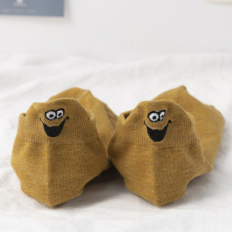 "Unisex broderade crew strumpor, japansk stil med smiley-mönster, mångsidig och elegant design, för alla årstider."