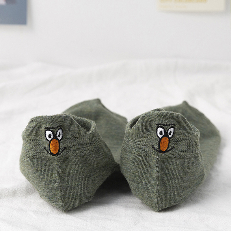 "Unisex broderade crew strumpor, japansk stil med smiley-mönster, mångsidig och elegant design, för alla årstider."