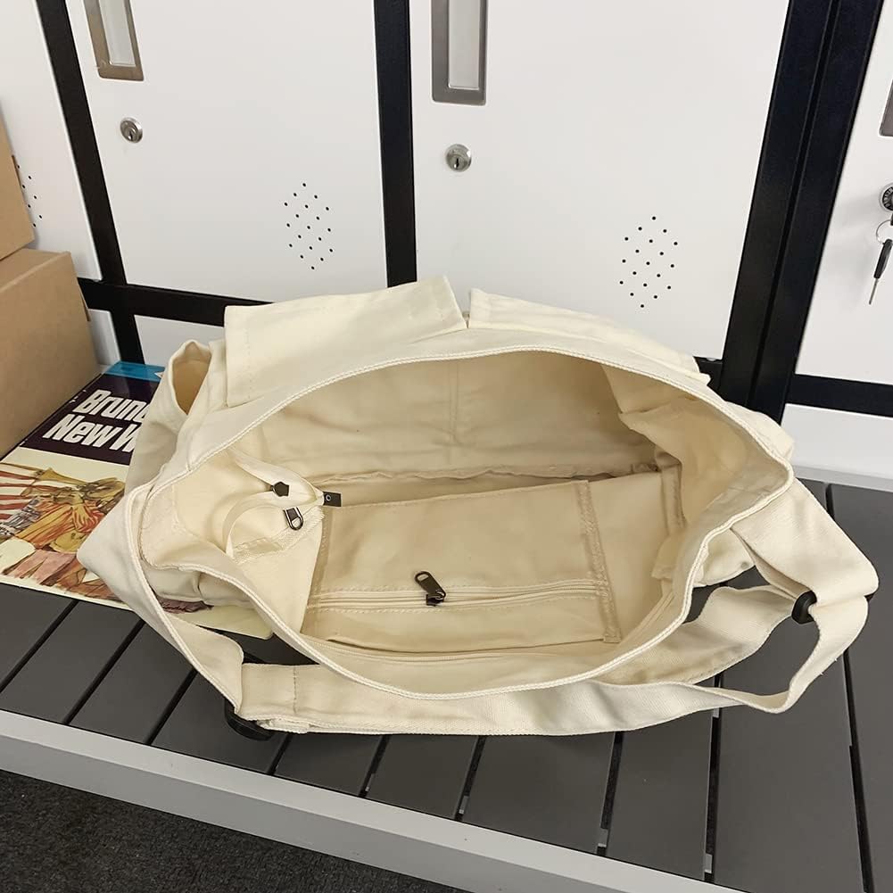 Brun canvas crossbodyväska med justerbar rem och flera praktiska fack, snygg och funktionell vardagsväska.