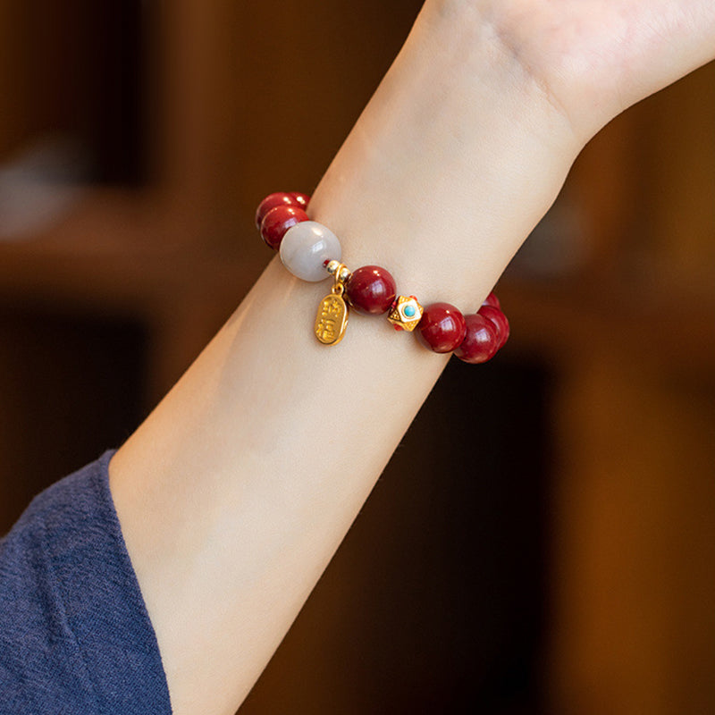 Unisex cinnoberarmband i röd jaspis med släta pärlor, eleganta och jordnära smycken för vardagsbruk.