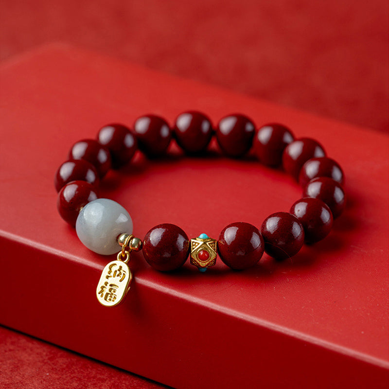Unisex cinnoberarmband i röd jaspis med släta pärlor, eleganta och jordnära smycken för vardagsbruk.
