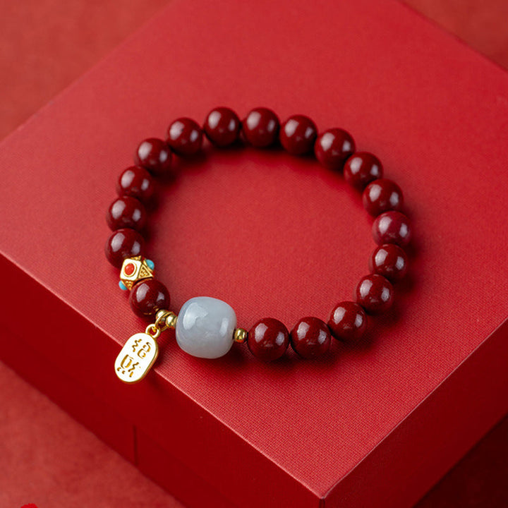 Unisex cinnoberarmband i röd jaspis med släta pärlor, eleganta och jordnära smycken för vardagsbruk.
