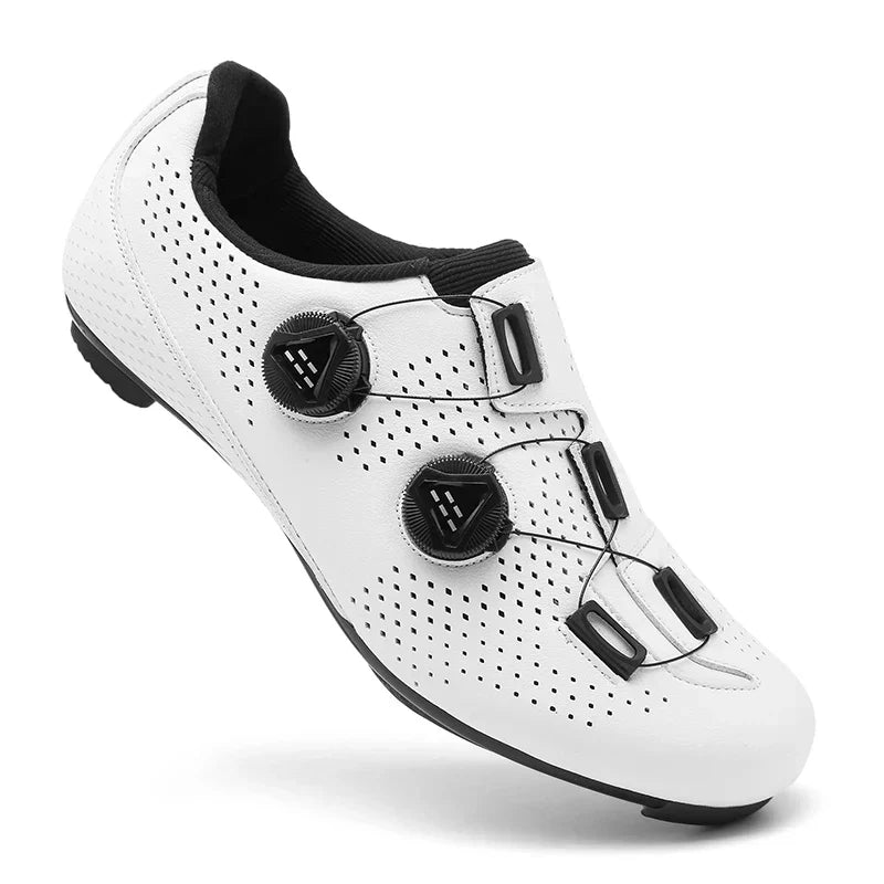 Sportiga cykelskor med ventilerande material och hälkappa