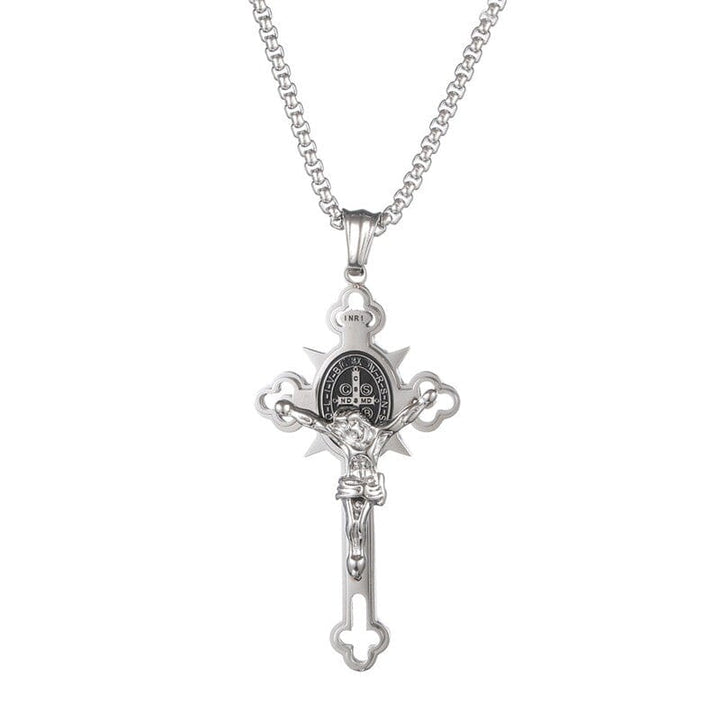 "Unisex exorcism kors halsband med Sankt Benedictus medalj i guld, detaljerad design för stil och andligt skydd."