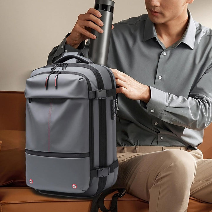 Robust friluftsryggsäck 60L, unisex. Vattentät, expanderbar med laptopfack för vildmarken.