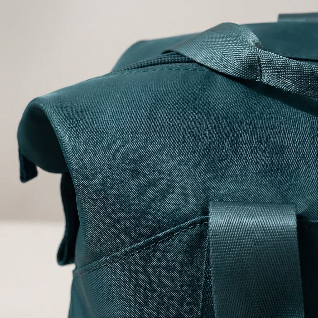 Vattentät duffelväska för handbagage, expanderbar design för extra packning. Unisex och redo för alla resor.