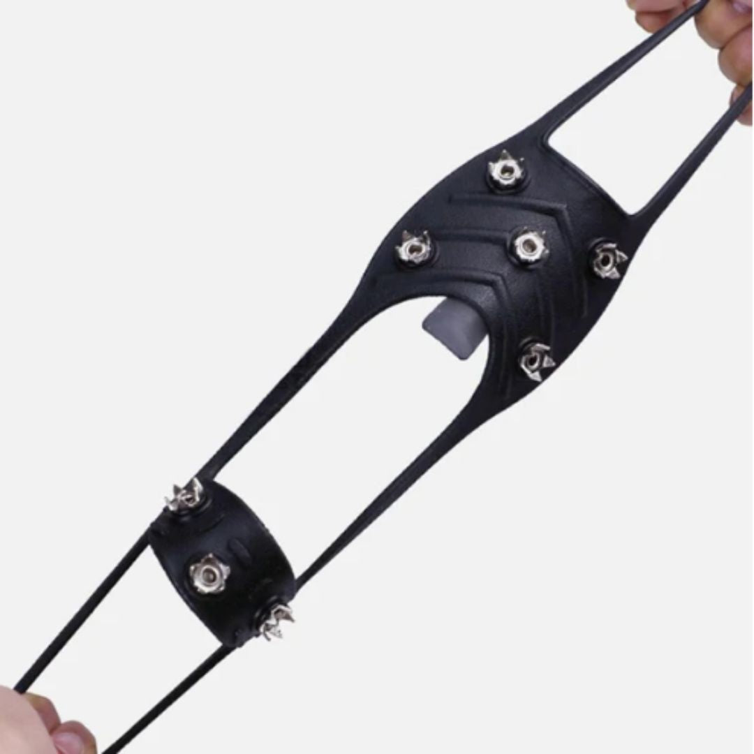 Robust unisex brodd med kraftiga stålspikar för skor och kängor. Halkfria sulor för vintersäkerhet.