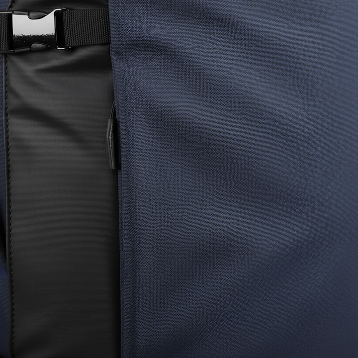 Vattentålig HydroPack laptopväska som skyddar din laptop och utrustning mot regn och fukt.